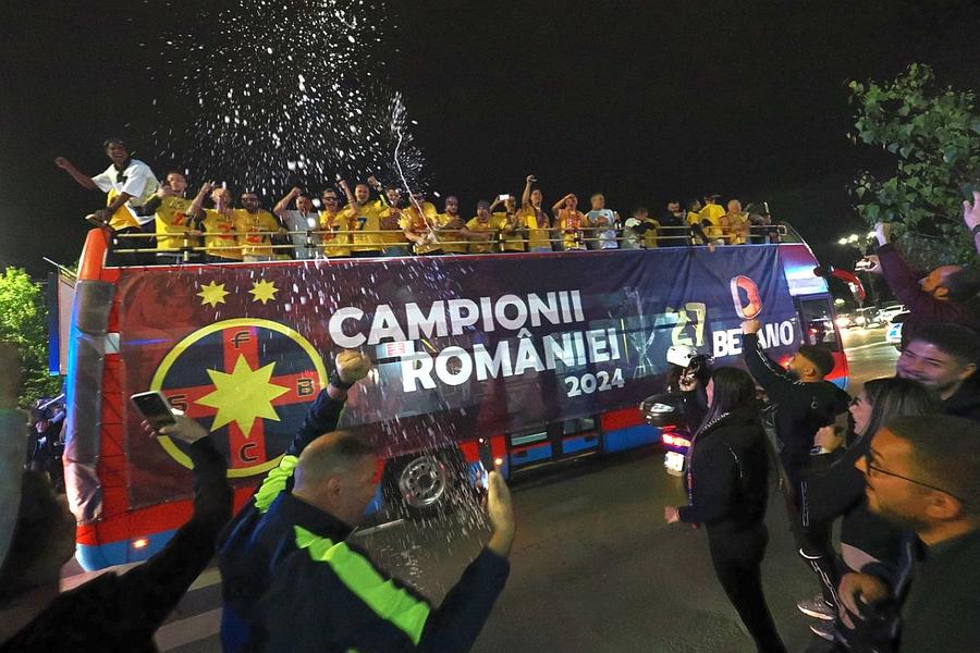 FCSB - Universitatea Craiova, fiesta roș-albastră » Ole, ola, salutați campioana! 10 detalii de la hora bucuriei FCSB