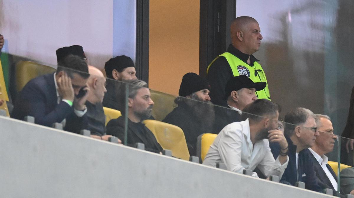 Cum îl tratează Gigi Becali pe cel mai VECHI jucător al roș-albaștrilor: „Ce să fac cu el? Noi vrem să jucăm în Champions League”