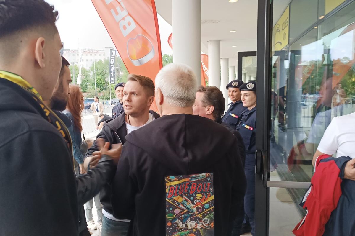 De la vedetele din „Clanul” la „frații din pustiu” ai lui Gigi Becali » Prezențe deosebite pe Arena Națională la FCSB - CFR Cluj