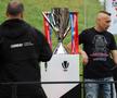 Cum arată trofeul pe care-l va primi FCSB » Fanii stau la coadă pentru a se fotografia cu el, la Arena Națională