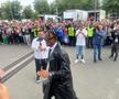 Party pe gazon! TOȚI jucătorii de la FCSB s-au îmbrăcat de gală: Chiricheș și Ngezana au ieșit în evidentă + Mesajul de pe tricoul lui MM Stoica