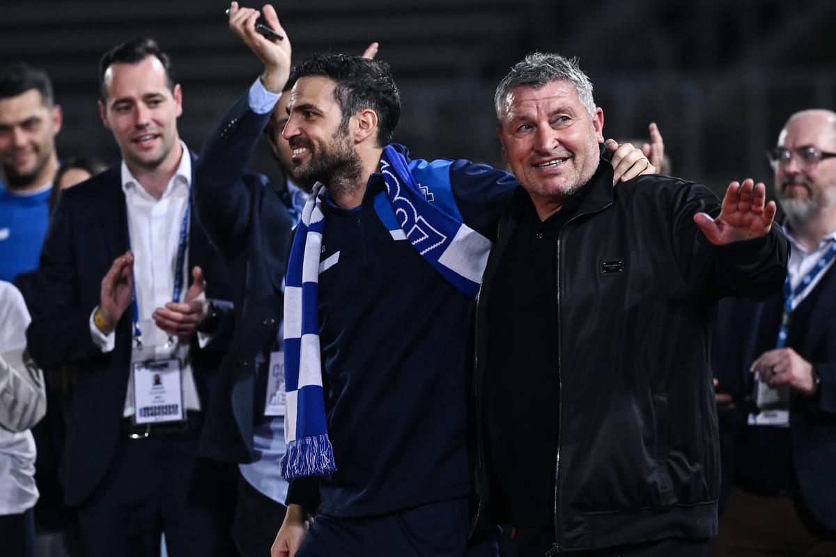 Fără licență PRO, Cesc Fabregas i-a promovat la primul lui sezon în antrenorat » A recurs la o strategie întâlnită des în Superliga