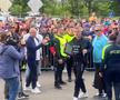 Party pe gazon! TOȚI jucătorii de la FCSB s-au îmbrăcat de gală: Chiricheș și Ngezana au ieșit în evidentă + Mesajul de pe tricoul lui MM Stoica