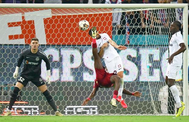 FCSB - CFR Cluj 0-1 » Otele a tăiat cu „foarfeca”, dar nu mai contează! FCSB, petrecere în valuri și lumini, după 9 ani de secetă și zgomot distructiv