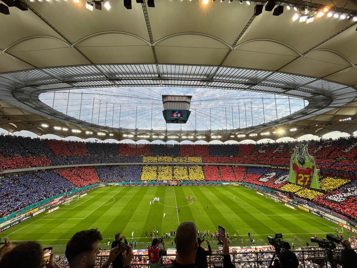 Scenografie spectaculoasă în FCSB - CFR Cluj