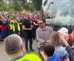 Party pe gazon! TOȚI jucătorii de la FCSB s-au îmbrăcat de gală: Chiricheș și Ngezana au ieșit în evidentă + Mesajul de pe tricoul lui MM Stoica
