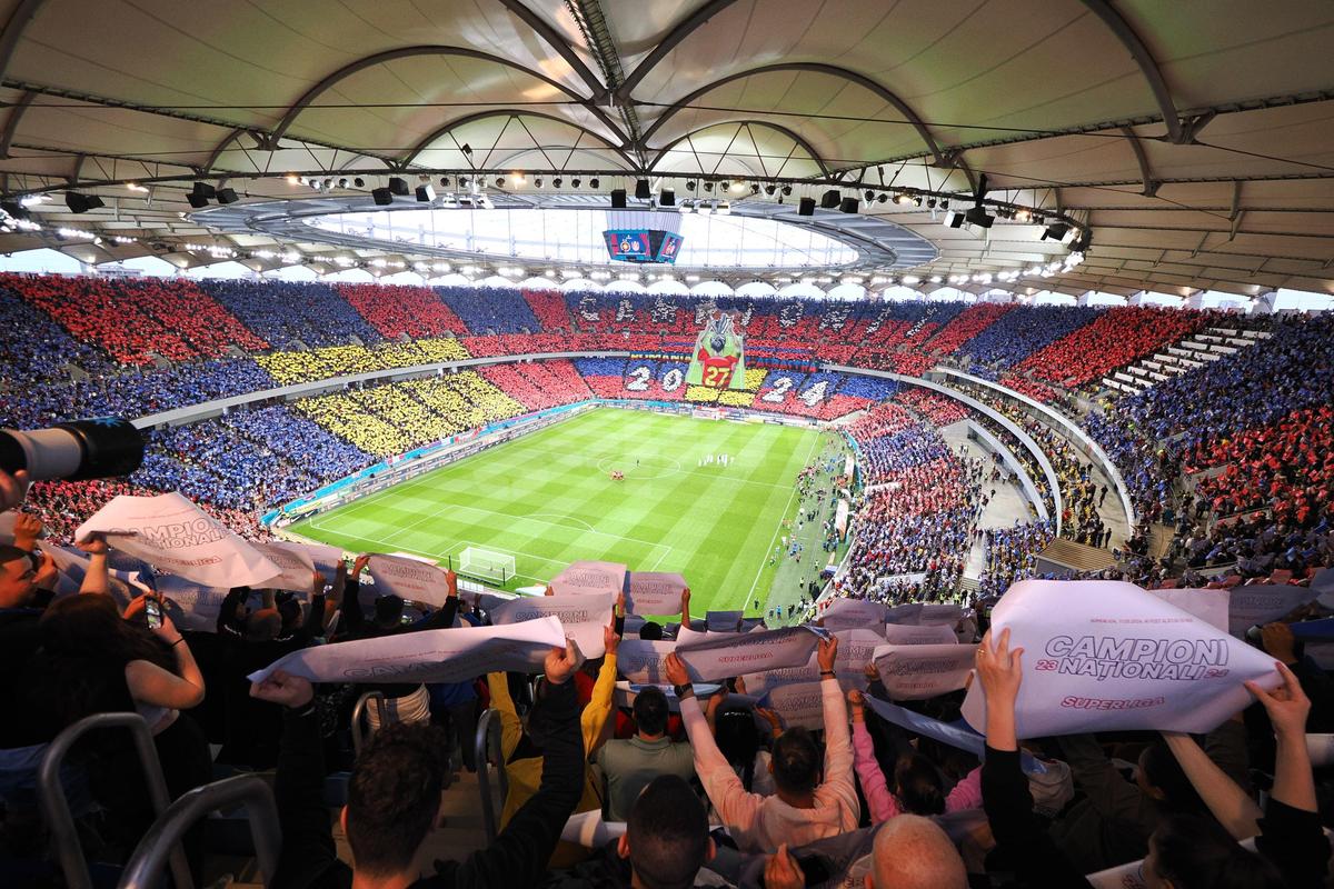 Scenografie spectaculoasă în FCSB - CFR Cluj
