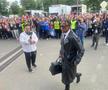 Party pe gazon! TOȚI jucătorii de la FCSB s-au îmbrăcat de gală: Chiricheș și Ngezana au ieșit în evidentă + Mesajul de pe tricoul lui MM Stoica