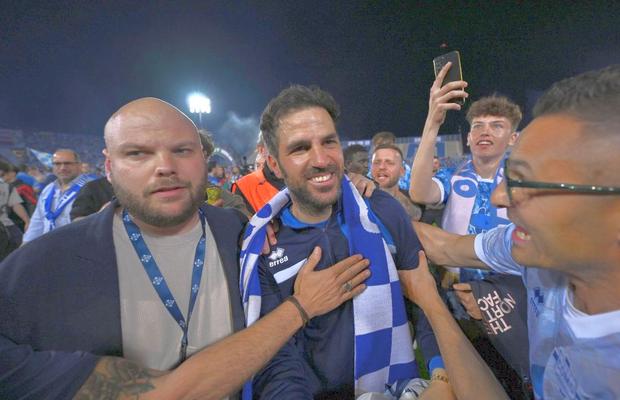 Fără licență PRO, Cesc Fabregas i-a promovat la primul lui sezon în antrenorat » A recurs la o strategie întâlnită des în Superliga