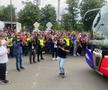 Party pe gazon! TOȚI jucătorii de la FCSB s-au îmbrăcat de gală: Chiricheș și Ngezana au ieșit în evidentă + Mesajul de pe tricoul lui MM Stoica