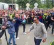 Party pe gazon! TOȚI jucătorii de la FCSB s-au îmbrăcat de gală: Chiricheș și Ngezana au ieșit în evidentă + Mesajul de pe tricoul lui MM Stoica
