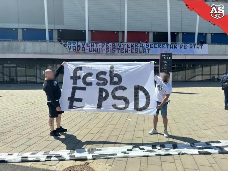 Suporterii CSA Steaua, protest împotriva lui Gigi Becali și PSD