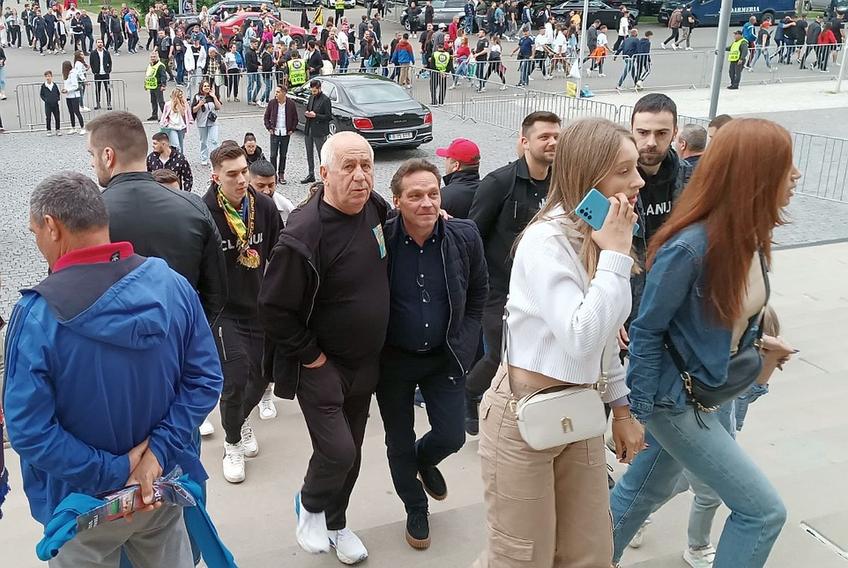 Actorii din serialul „Clanul” au venit la stadion