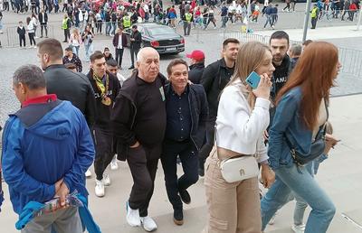 De la vedetele din „Clanul” la „frații din pustiu” ai lui Gigi Becali » Prezențe deosebite pe Arena Națională la FCSB - CFR Cluj