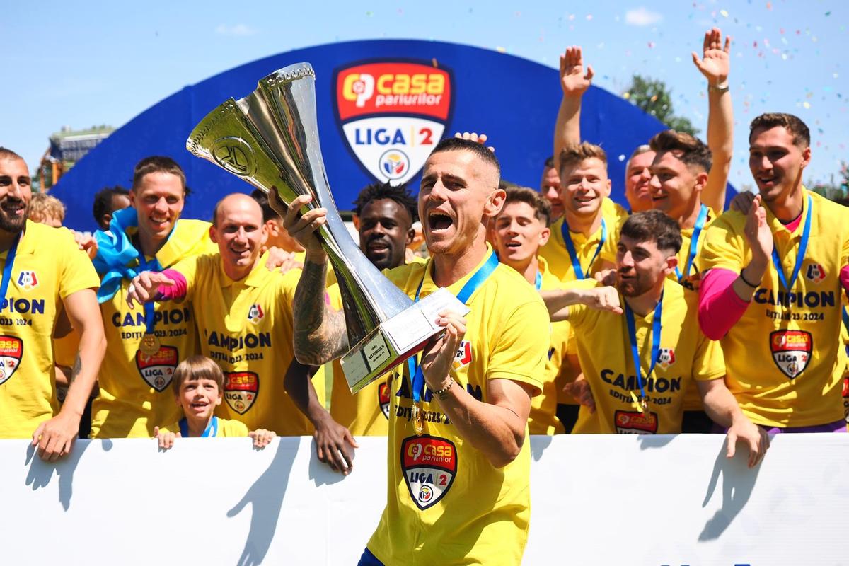 Sărbătoare la Slobozia. Unirea a câștigat Liga 2 și a primit trofeul și medaliile » Reporterii GSP au transmis toate imaginile de la festivitate