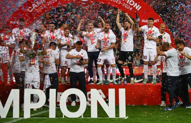 Mihai Pintilii, în extaz după decernarea medaliilor de campioni: „Nici n-a mai contat meciul, nu le-am zis nimic băieților la pauză”