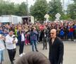 Party pe gazon! TOȚI jucătorii de la FCSB s-au îmbrăcat de gală: Chiricheș și Ngezana au ieșit în evidentă + Mesajul de pe tricoul lui MM Stoica