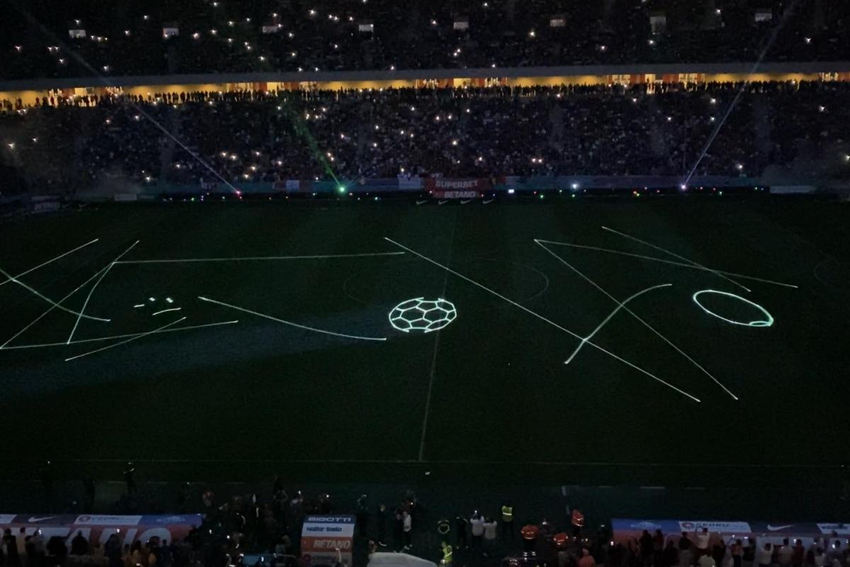 Joc spectaculos de lumini la pauza FCSB - CFR Cluj