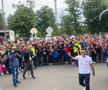Party pe gazon! TOȚI jucătorii de la FCSB s-au îmbrăcat de gală: Chiricheș și Ngezana au ieșit în evidentă + Mesajul de pe tricoul lui MM Stoica