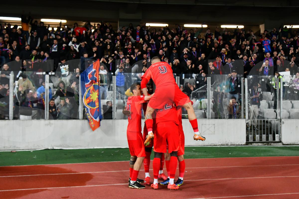 5 detalii de la U Cluj - FCSB » Au sfidat legea în văzul tuturor + revanșa lui Ștefănescu și campionii trimiși la „munca de jos”