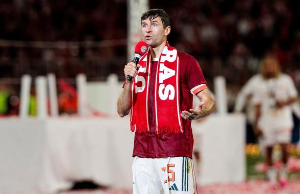 În lipsa unei glume în ton cu momentul, Thomas Muller a spus un banc funebru la meciul de adio!