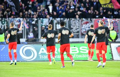 Nu s-a văzut la TV » Gestul campionilor de la FCSB chiar pe Cluj Arena, înainte de start + Ce s-a auzit în peluză