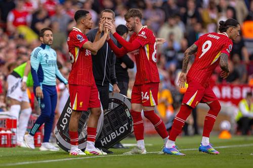 Trent Alexander-Arnold, 26 de ani, a fost trimis în teren de Arne Slot în minutul 67 al partidei dintre Liverpool și Arsenal. Foto: Imago Images
