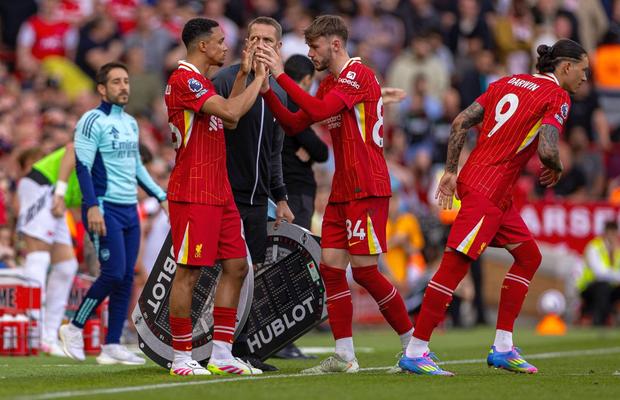 Scene nemaivăzute pe Anfield! Fanii lui Liverpool și-au huiduit la scenă deschisă propriul jucător