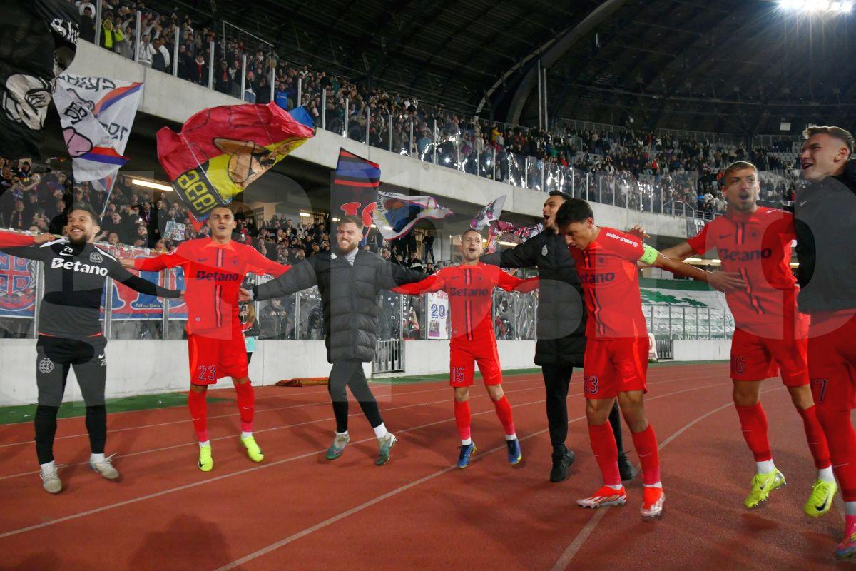 U Cluj - FCSB: imaginile bucuriei dezlănțuite din fața peluzei » Roș-albaștrii au pornit, oficial, sărbătoarea