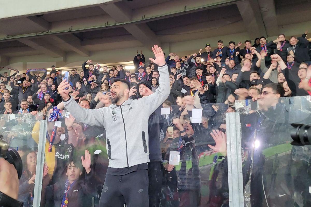 U Cluj - FCSB: imaginile bucuriei dezlănțuite din fața peluzei » Roș-albaștrii au pornit, oficial, sărbătoarea