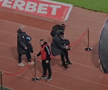 La U Cluj - FCSB s-au repetat la final scenele de anul trecut din Gruia! » Clujenii au aprins blițurile pentru a celebra campioana