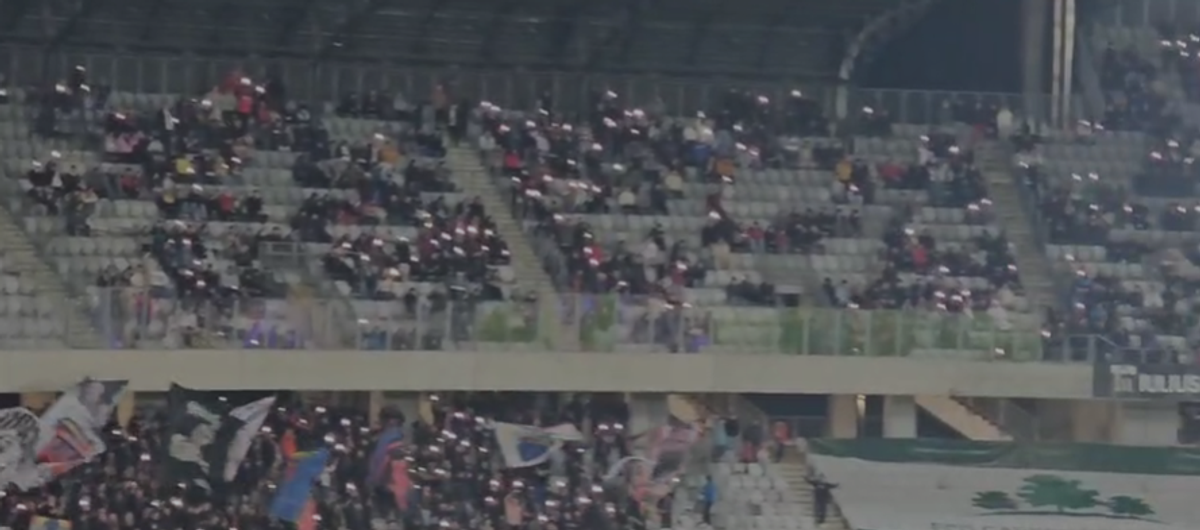 La U Cluj - FCSB s-au repetat la final scenele de anul trecut din Gruia! » Clujenii au aprins blițurile pentru a celebra campioana