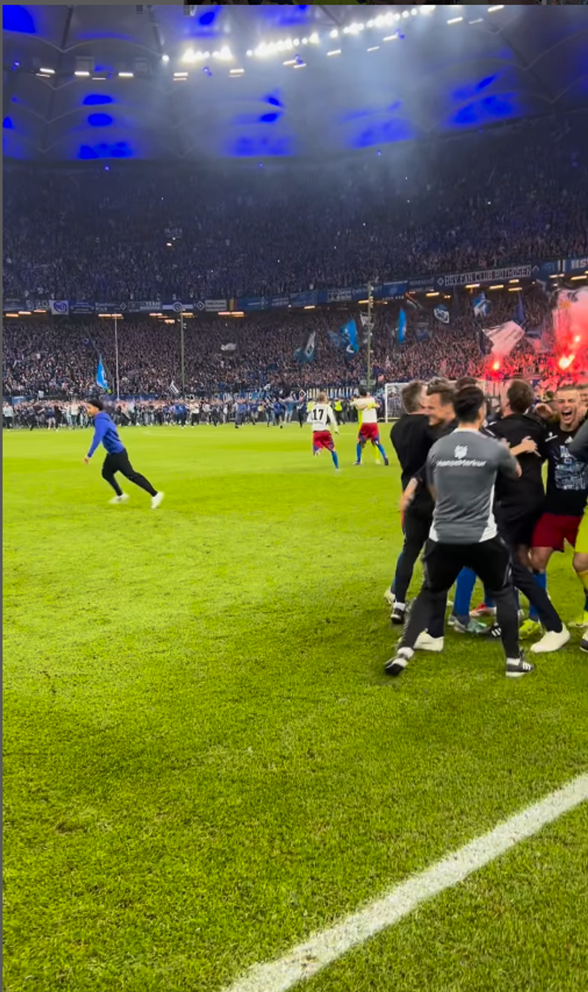 Fanii lui Hamburg au celebrat promovarea