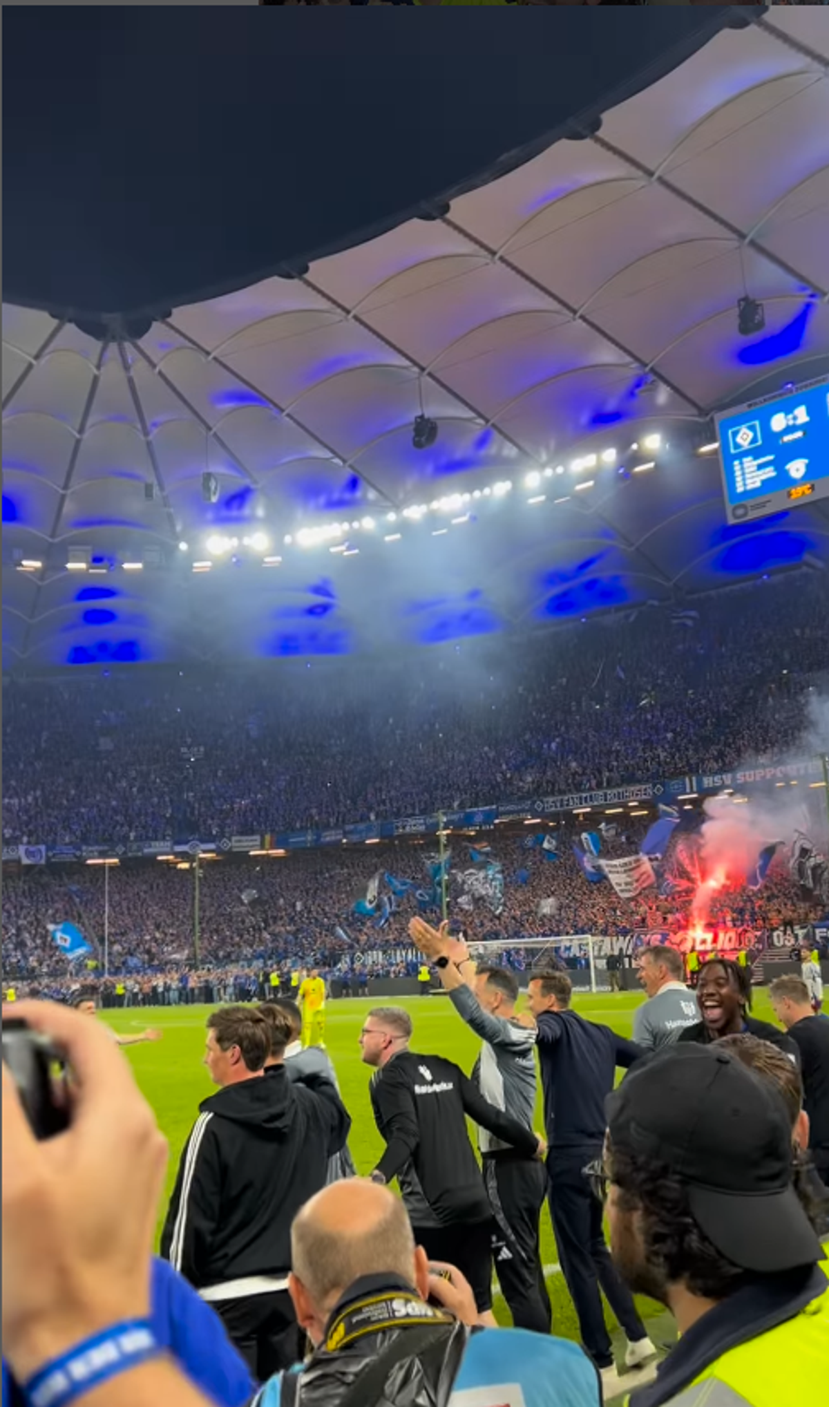 Fanii lui Hamburg au celebrat promovarea