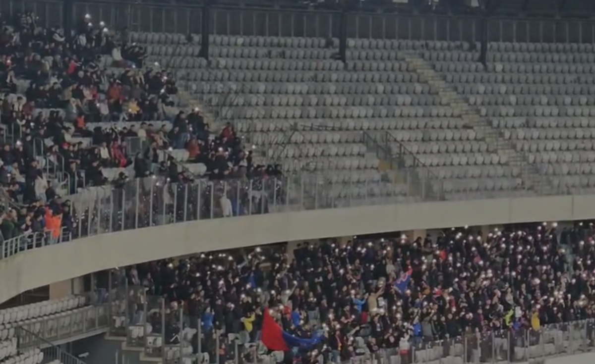 La U Cluj - FCSB s-au repetat la final scenele de anul trecut din Gruia! » Clujenii au aprins blițurile pentru a celebra campioana