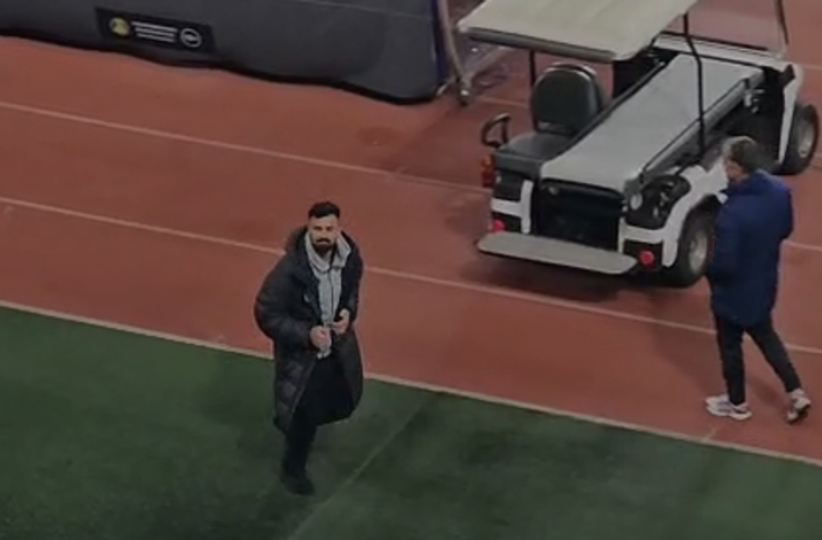 La U Cluj - FCSB s-au repetat la final scenele de anul trecut din Gruia! » Clujenii au aprins blițurile pentru a celebra campioana