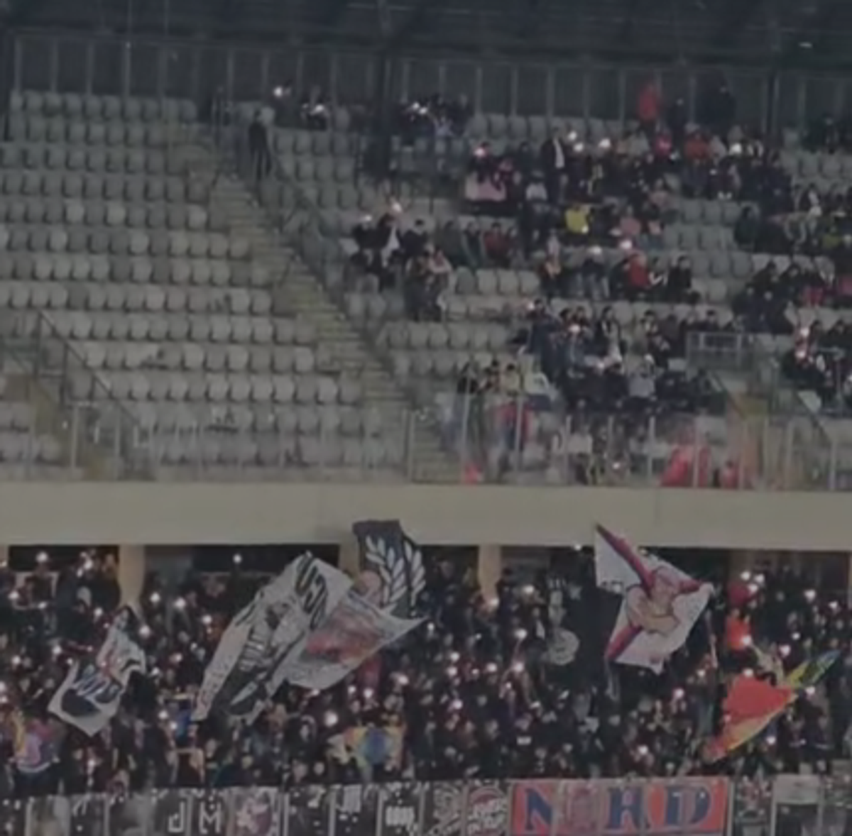 La U Cluj - FCSB s-au repetat la final scenele de anul trecut din Gruia! » Clujenii au aprins blițurile pentru a celebra campioana