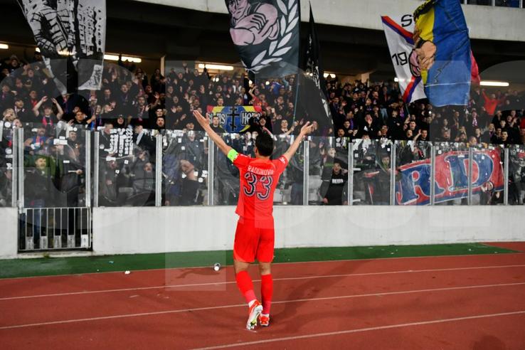 Roș-albaștrii au sărbătorit alături de fani victoria cu U Cluj / FOTO: Cristi Preda (GSP)