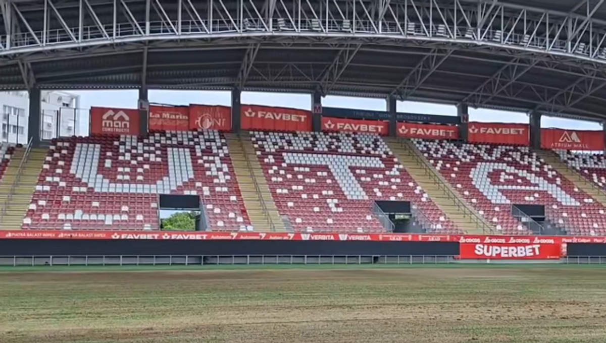 Se schimbă gazonul de pe „Arena Francisc Neuman”