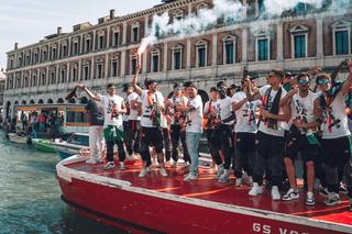 Imaginile zilei: gondole, fumigene și Sfântul Marcu » Au sărbătorit pe canale promovarea în Serie A