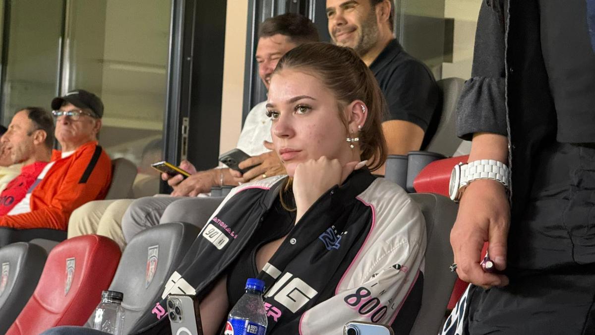 Nu au fost prezente la petrecerea Stelei '86, dar Alexandra și Julianne Duckadam au venit pe Ghencea la FCSB - Slobozia