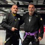 Cosmin Olăroiu, look nou la tragerea la sorți a Cupei Asiei // FOTO: Instagram