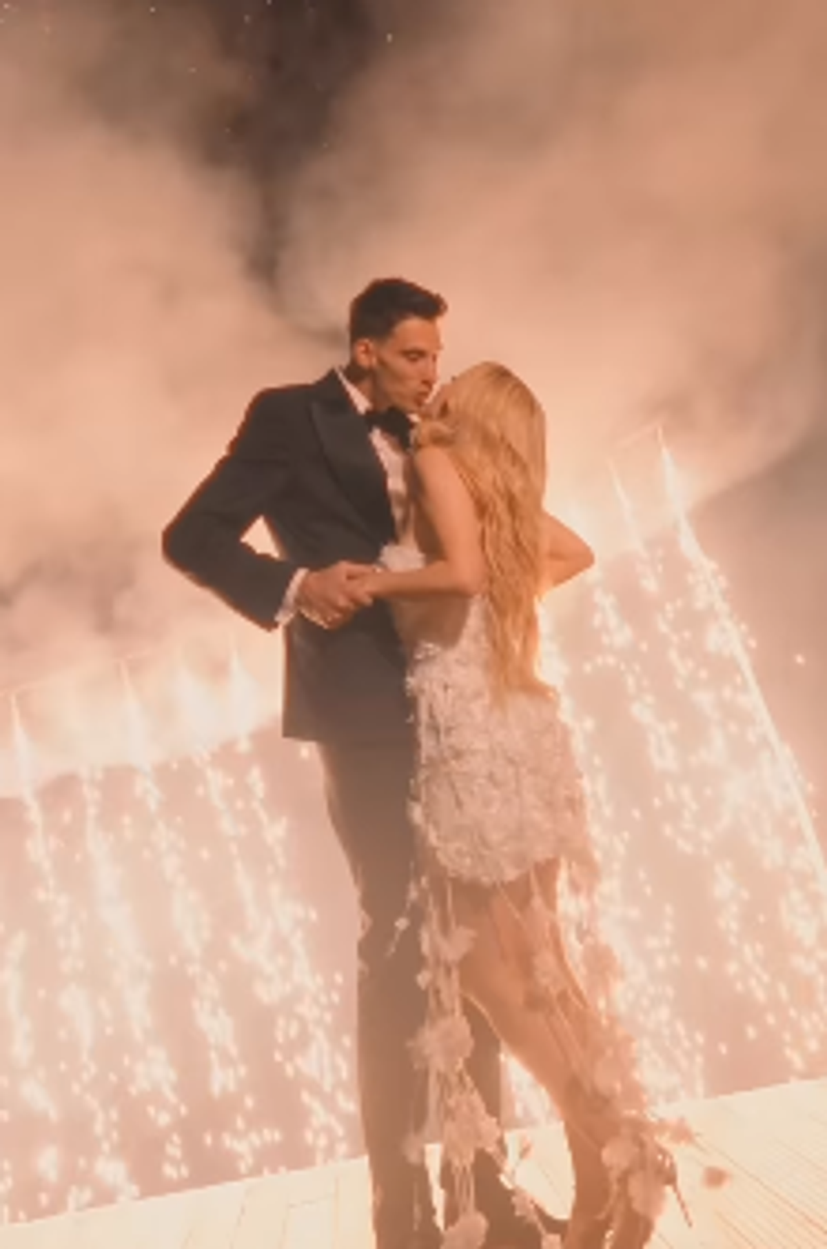Andreea Bălan s-a căsătorit cu tenismenul Victor Cornea! Imagini cu ținuta spectaculoasă a artistei