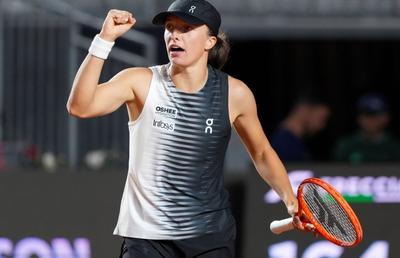 Iga Swiatek, demonstrație de forță pe zgura de la Roma » I-a lăsat doar 3 game-uri lui Naomi Osaka