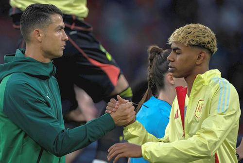 Cristiano Ronaldo și Lamine Yamal // FOTO: Imago Images