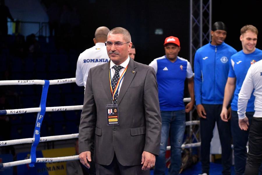 Vasile Câtea, președintele FRB Medalii aranjate, arbitri dirijați și cântar măsluit! „Văd copiii plângând” » Conducerea Federației Române de Box, acuzată frontal de trucarea meciurilor: „Au luat fete de pe stradă și le-au aruncat în ring”