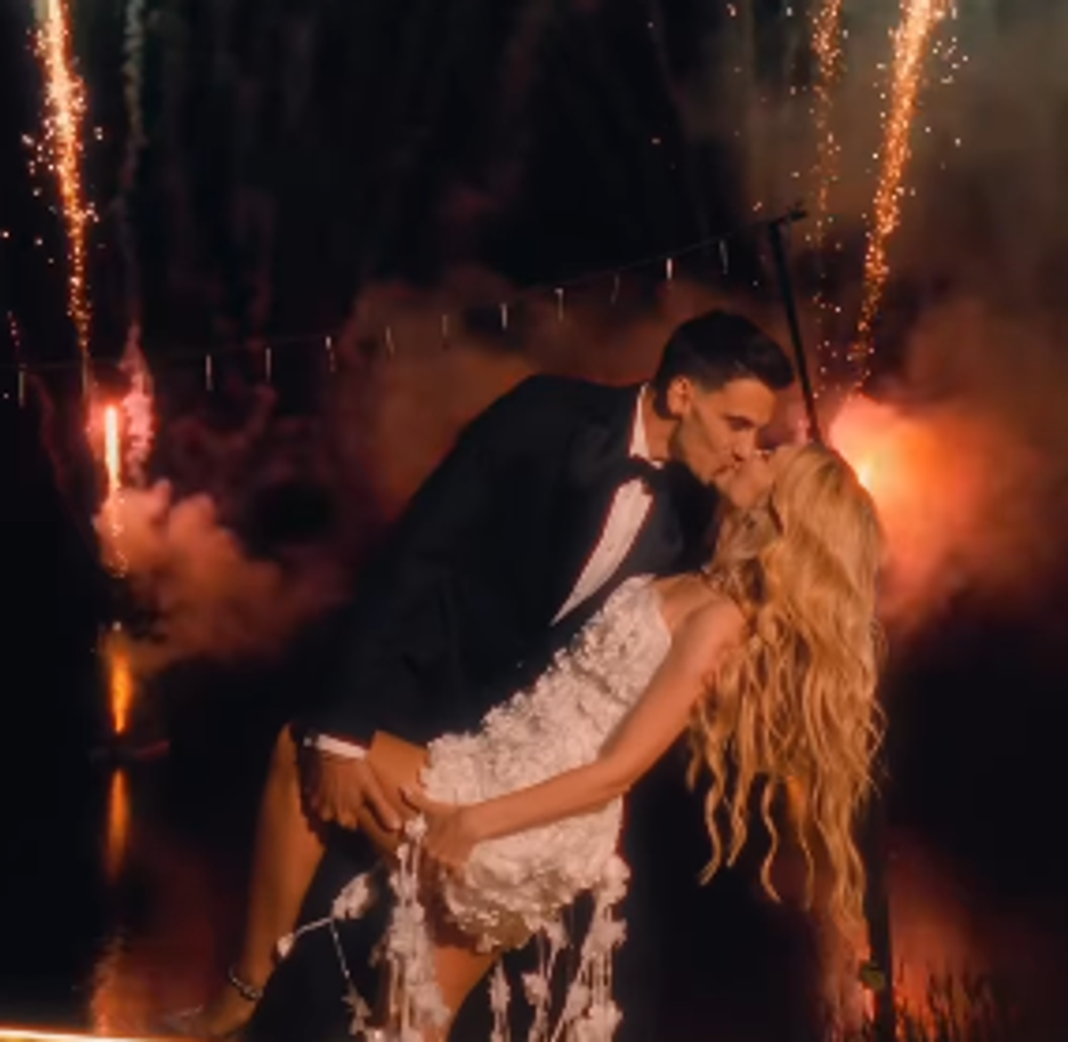 Andreea Bălan s-a căsătorit cu tenismenul Victor Cornea! Imagini cu ținuta spectaculoasă a artistei