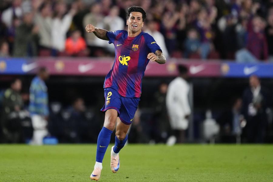 Joao Cancelo a devenit primul jucător care câștigă titlul în 4 din cele 5 campionate de top din Europa / Foto: Imago Images Primul jucător din istorie care a câștigat campionatul în 4 dintre cele 5 ligi de top din Europa