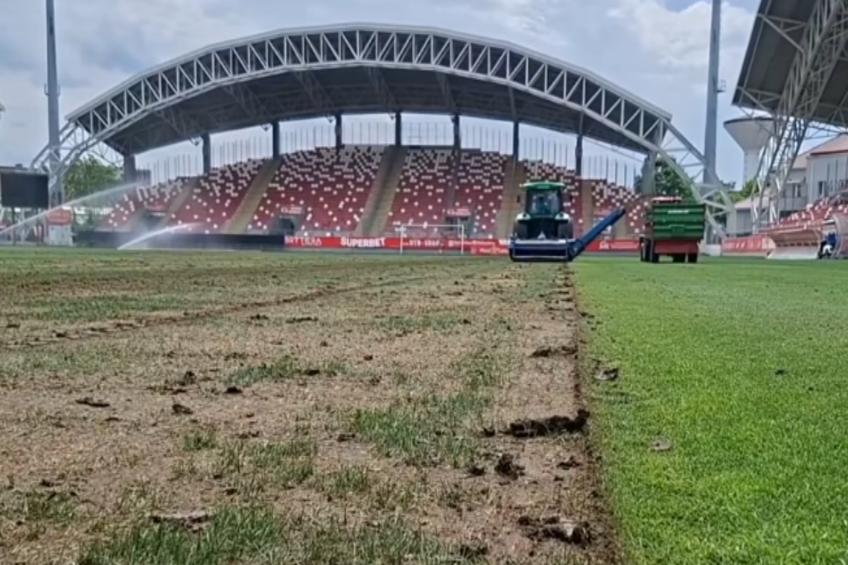 Se schimbă gazonul de pe „Arena Francisc Neuman” / foto: Facebook @Călin Bibarț