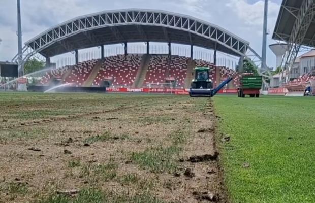 Primarul orașului unde evoluează echipa din play-out se laudă cu noul gazon montat: „Cel mai bun din România”